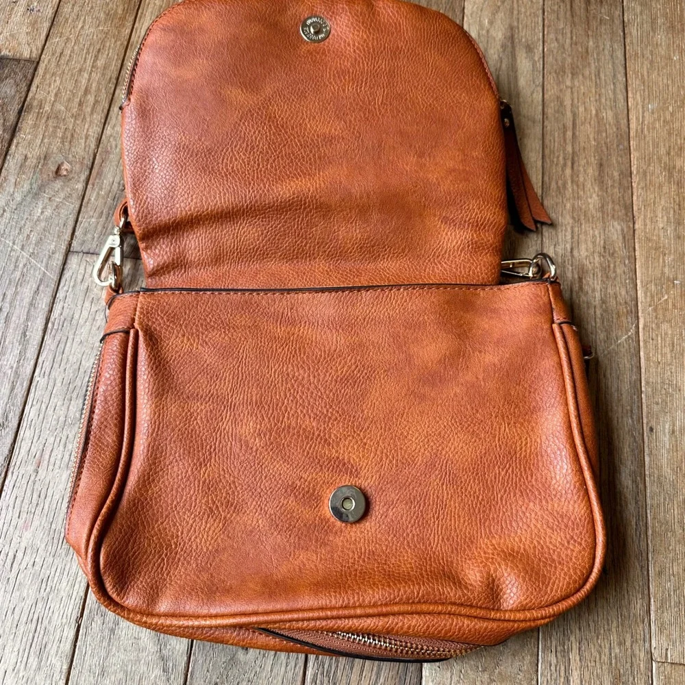 Vegan Leather Brown Crossbody Bag Womens Small Modern Casual Boho Minimalist‎